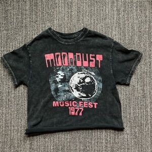 Cropped graphic tee #graphictee #babytee